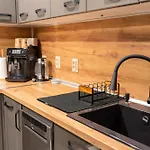 Seasons - Fast Wi-fi, Ac, Balconies Apartment *