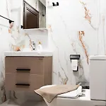Seasons - Fast Wi-fi, Ac, Balconies Apartment