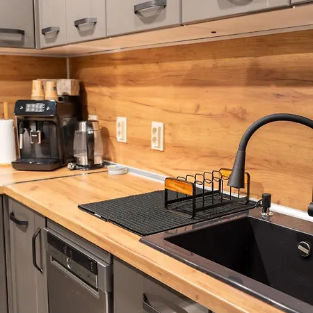 Seasons - Fast Wi-fi, Ac, Balconies Apartman *